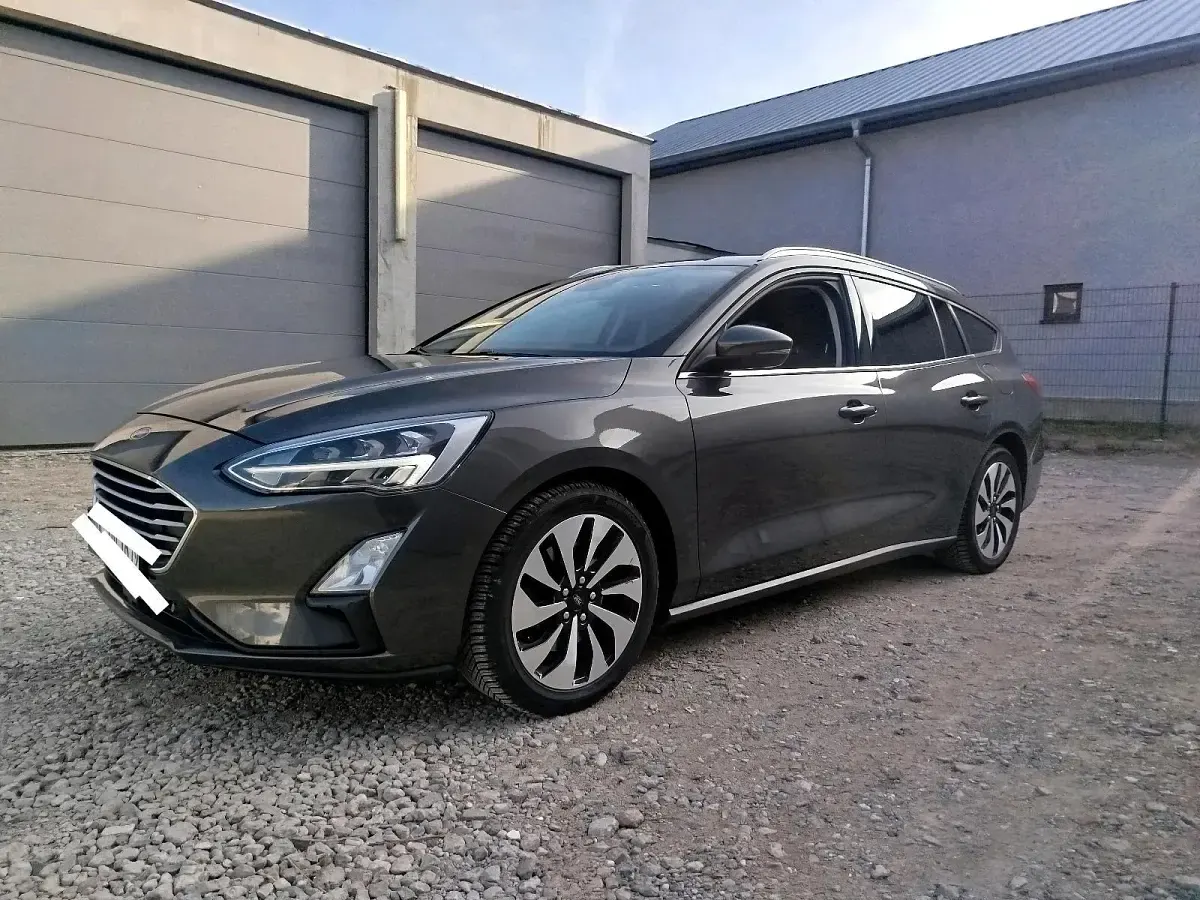 Usado Ford Focus Titanium 125 CV (91 kW) 2019 Plateado Familiar