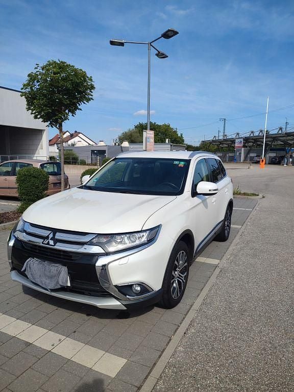 Weiß Gebraucht 2018 Mitsubishi Outlander Active SUV | 16.900 € (Fairer Preis) - Bild 1/4