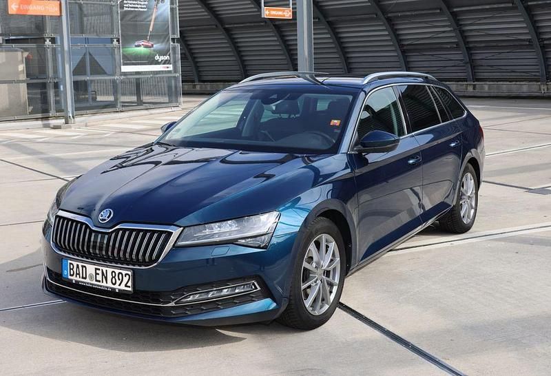 Blau Gebraucht 2021 Skoda Superb LAURIN & KLEMENT Kombi | 22.900 € (Superpreis) - Bild 1/4