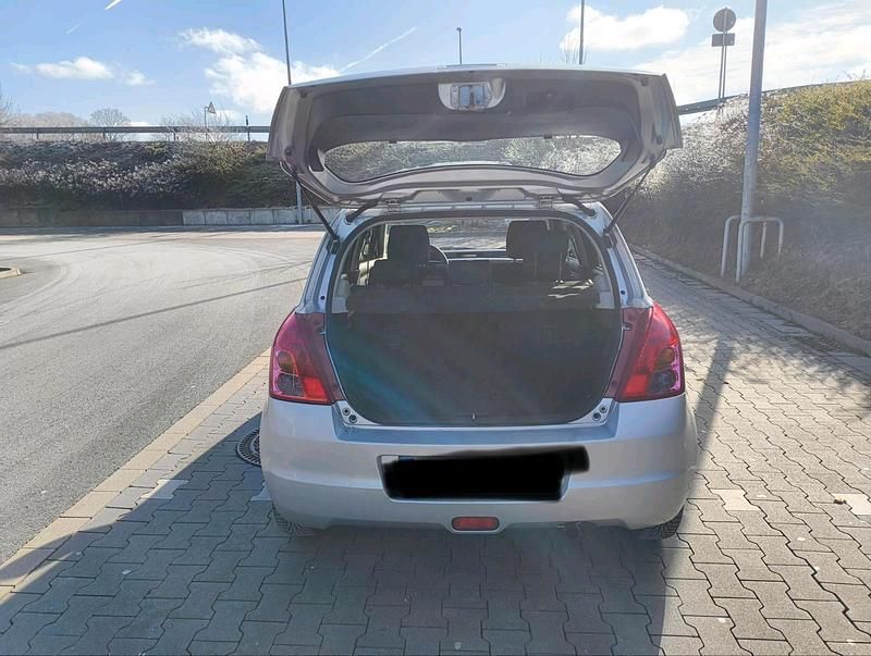 Gebraucht Suzuki Swift 92 PS (67 kW) 2009 Silber Kleinwagen