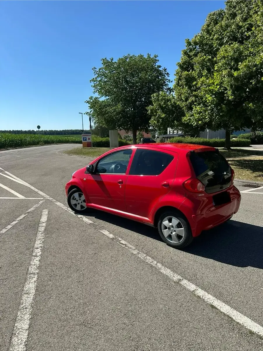 Gebraucht Toyota Aygo 69 PS (50 kW) 2007 Rot Kleinwagen