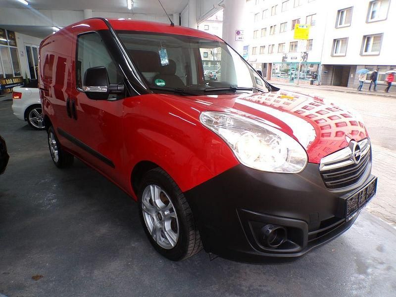 Gebraucht Opel Combo 95 PS (69 kW) 2017 Rot Van / Kleinbus