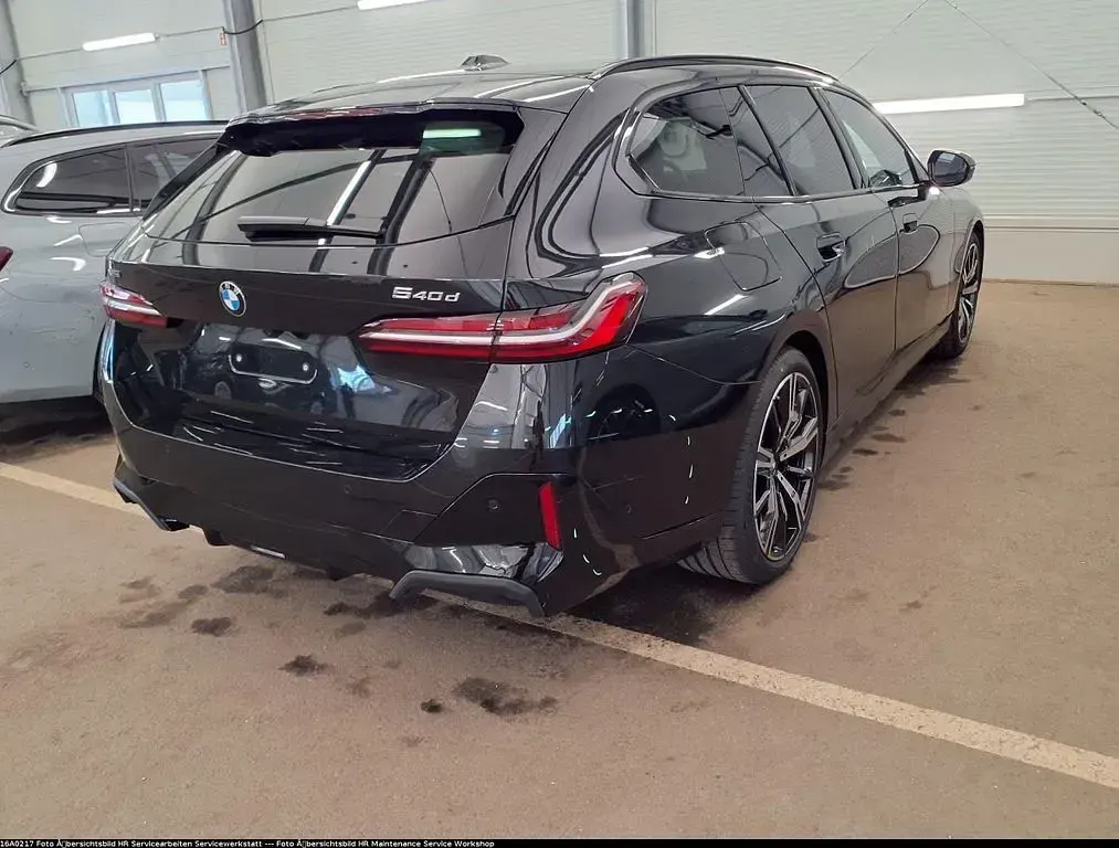Gebraucht BMW 540 M Sport 303 PS (222 kW) 2025 Black sapphire Kombi