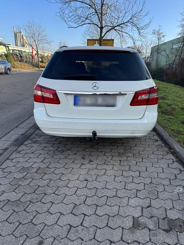 Gebraucht Mercedes E220 170 PS (125 kW) 2011 Weiß Kombi
