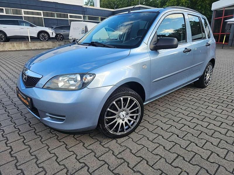 Blau Gebraucht 2004 Mazda 2 Comfort Limousine | 2.700 € (Fairer Preis) - Bild 1/4
