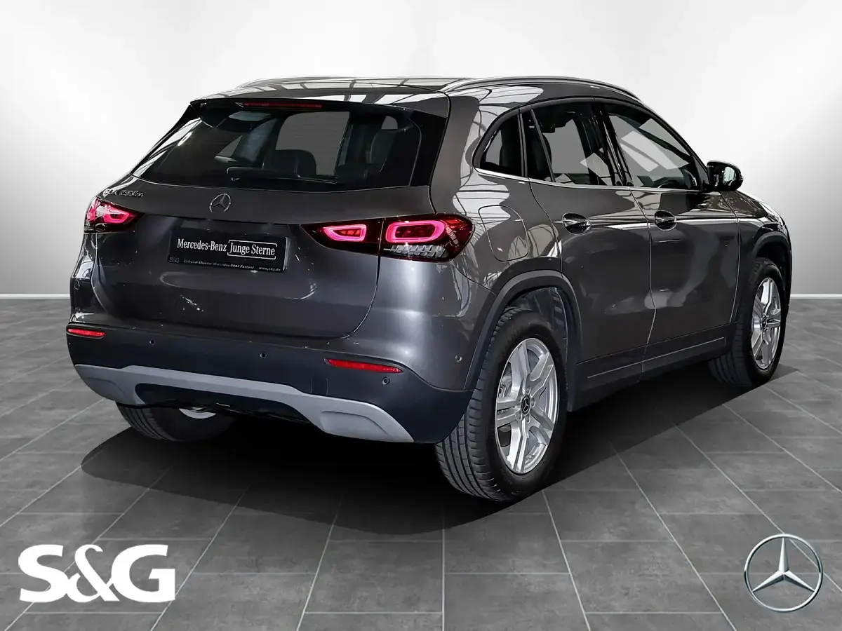 Gebraucht Mercedes GLA250 160 PS (117 kW) 2022 Metalliclack mountaingrau SUV