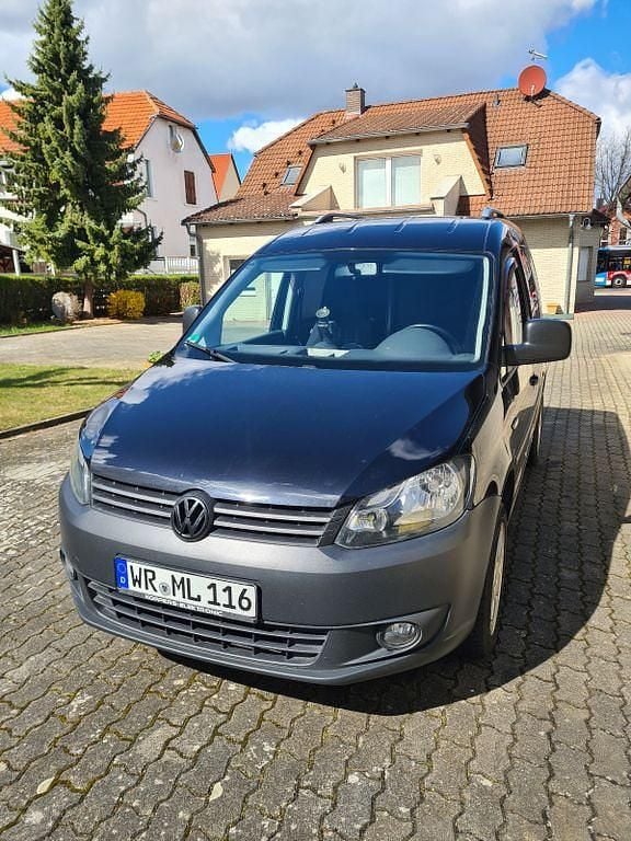 Second-hand VW Caddy 102 CP (75 kW) 2011 Negru Monovolum