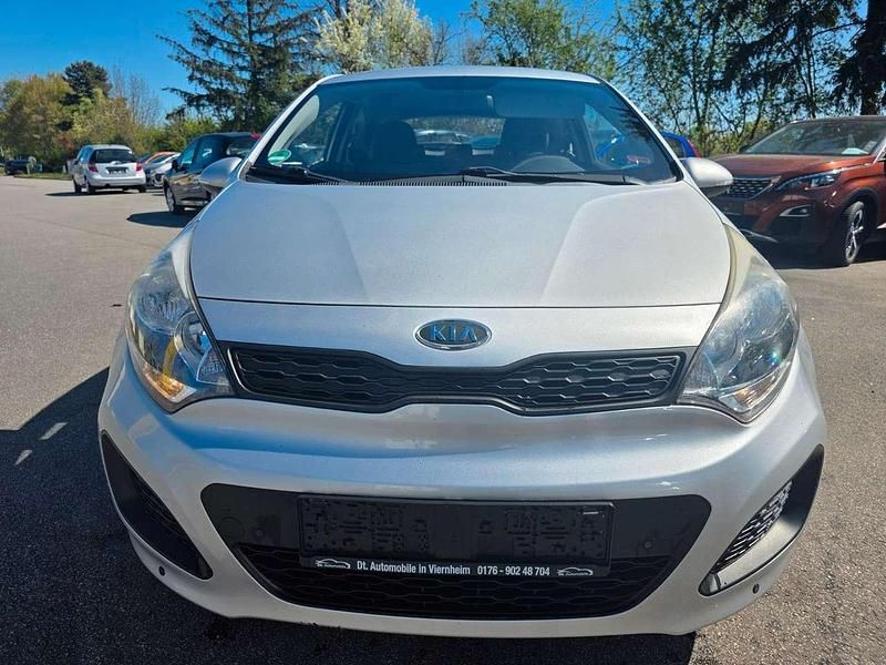 Second-hand Kia Rio 86 CP (63 kW) 2012 Argintiu Berlinǎ