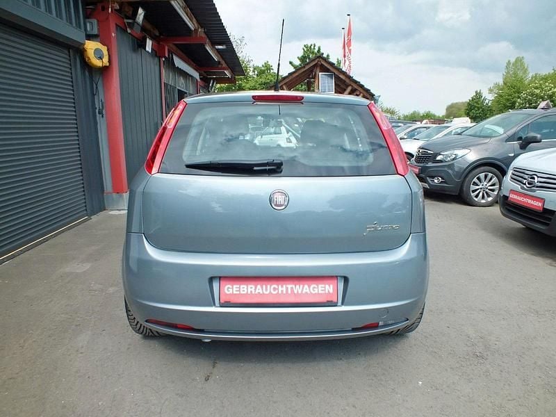 Gebraucht Fiat Grande Punto Dynamic 78 PS (57 kW) 2009 Silber Kleinwagen