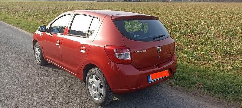 Gebraucht Dacia Sandero 75 PS (55 kW) 2013 Rot Limousine