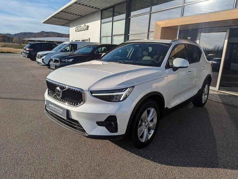 Weiß Gebraucht 2024 Volvo XC40 Core SUV | 35.700 € (Fairer Preis) - Bild 1/4