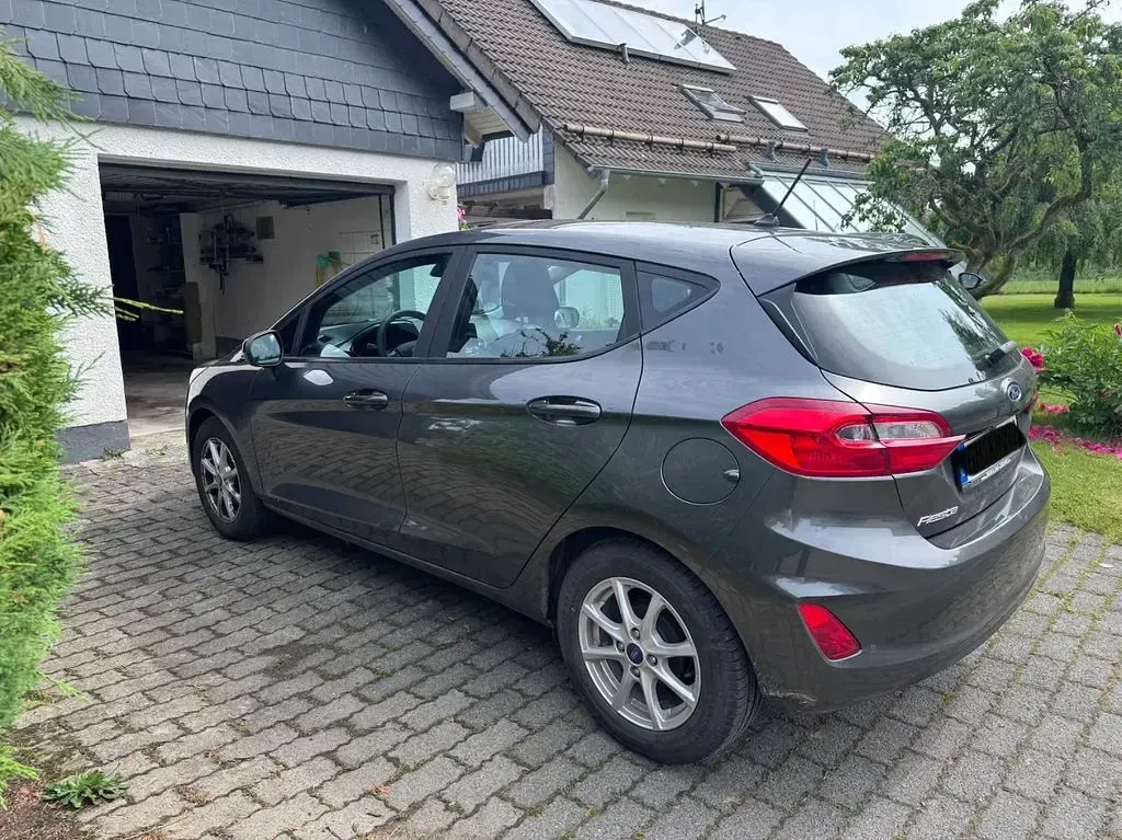 Gebraucht Ford Fiesta Cool & Connect 86 PS (63 kW) 2017 Grau Kleinwagen