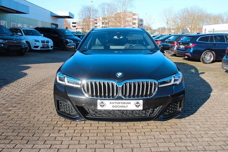 Schwarz Gebraucht 2020 BMW 520 M Sport Limousine | 31.100 € (Teuer) - Bild 1/4