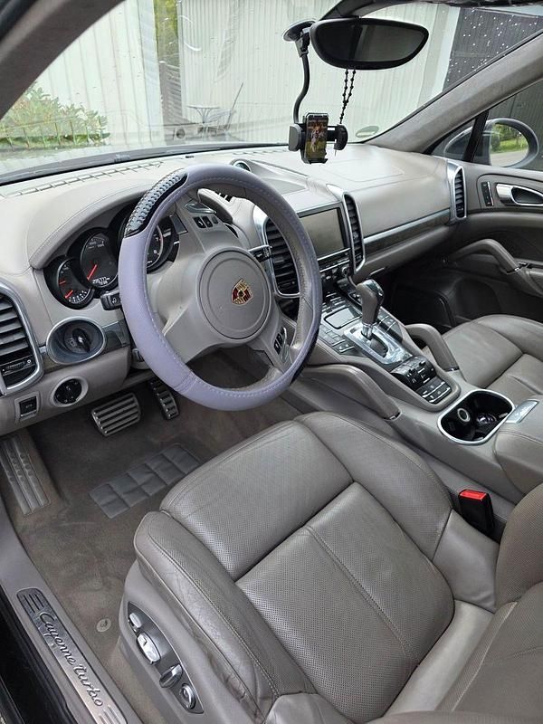 Schwarz Gebraucht 2010 Porsche Cayenne Turbo SUV | 15.000 € (Fairer Preis) - Bild 1/4