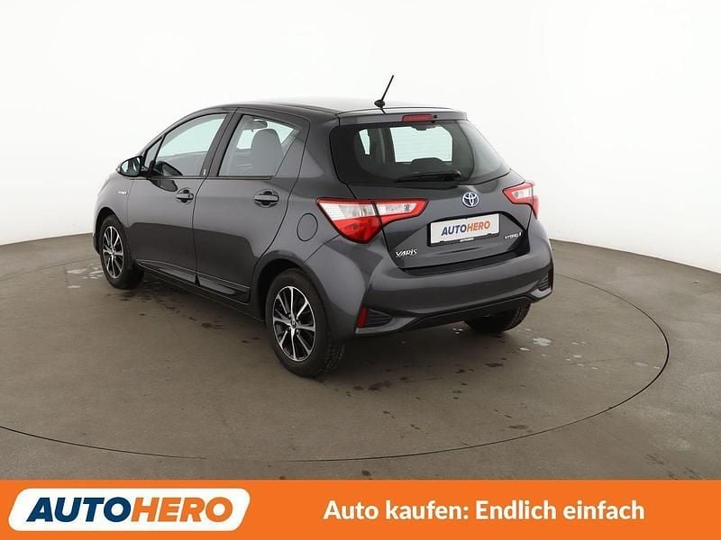 Gebraucht Toyota Yaris Hybrid Team 101 PS (74 kW) 2018 Grau Kleinwagen