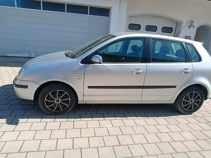 Gebraucht VW Polo 64 PS (47 kW) 2003 Silber Kleinwagen