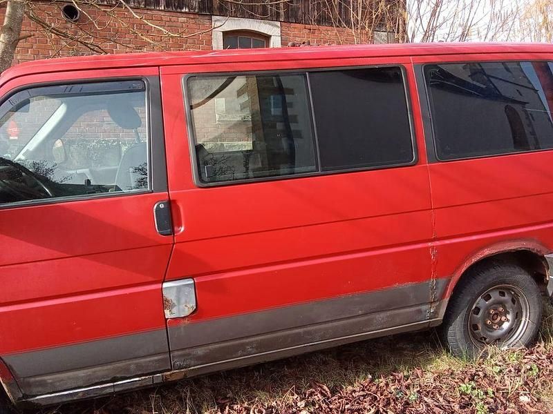 Używany VW T4 110 KM (80 kW) 1990 Czerwony Van