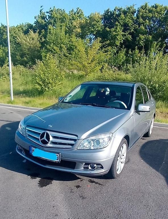 Grau Gebraucht 2010 Mercedes C180 Limousine | 7.500 € (Fairer Preis) - Bild 1/4