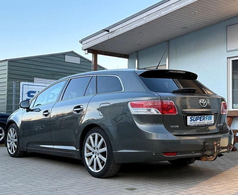 Gebraucht Toyota Avensis Executive 152 PS (111 kW) 2009 Grau Kombi