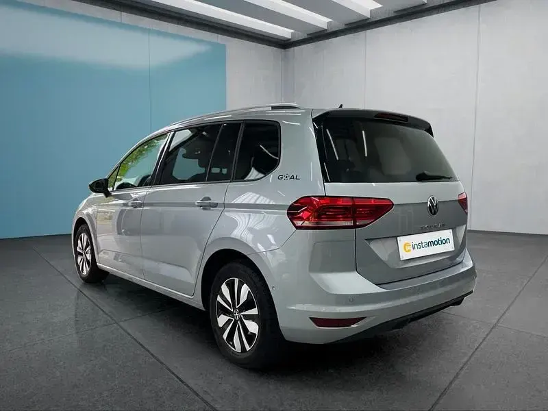 Gebraucht VW Touran 150 PS (110 kW) 2025 Silber Van / Kleinbus