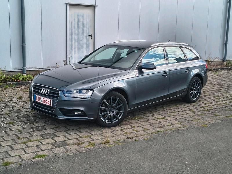 Grau Gebraucht 2013 Audi A4 Ambiente Kombi | 9.250 € (Guter Preis) - Bild 1/4
