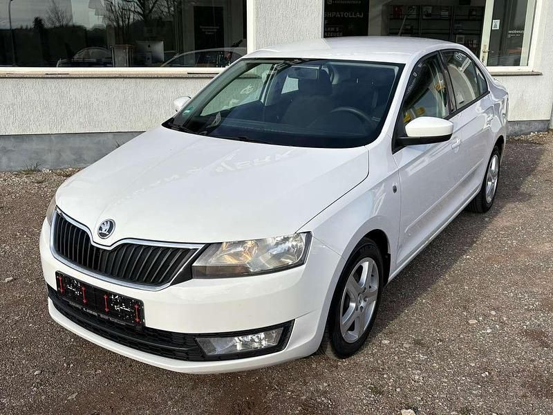 Gebraucht Skoda Rapid Active 75 PS (55 kW) 2013 Weiß Kleinwagen
