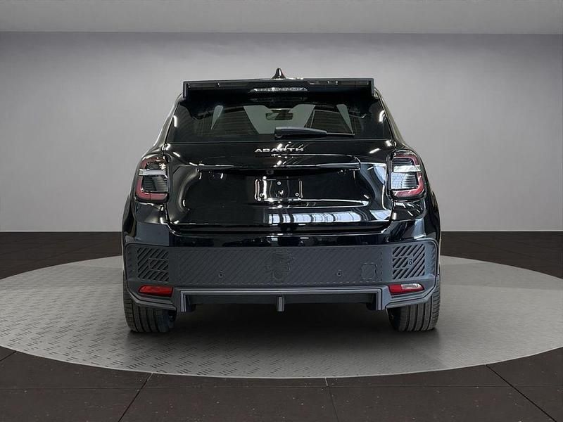 Neu Abarth 600e Turismo 174 kW (237 PS) 2025 Schwarz SUV