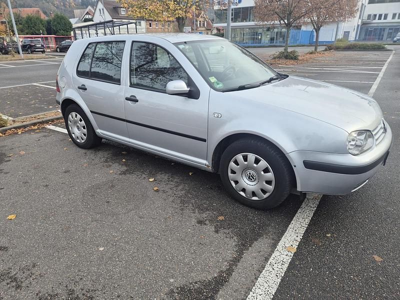 Silber Gebraucht 2001 VW Golf IV Kleinwagen | 899 € (Fairer Preis) - Bild 1/4