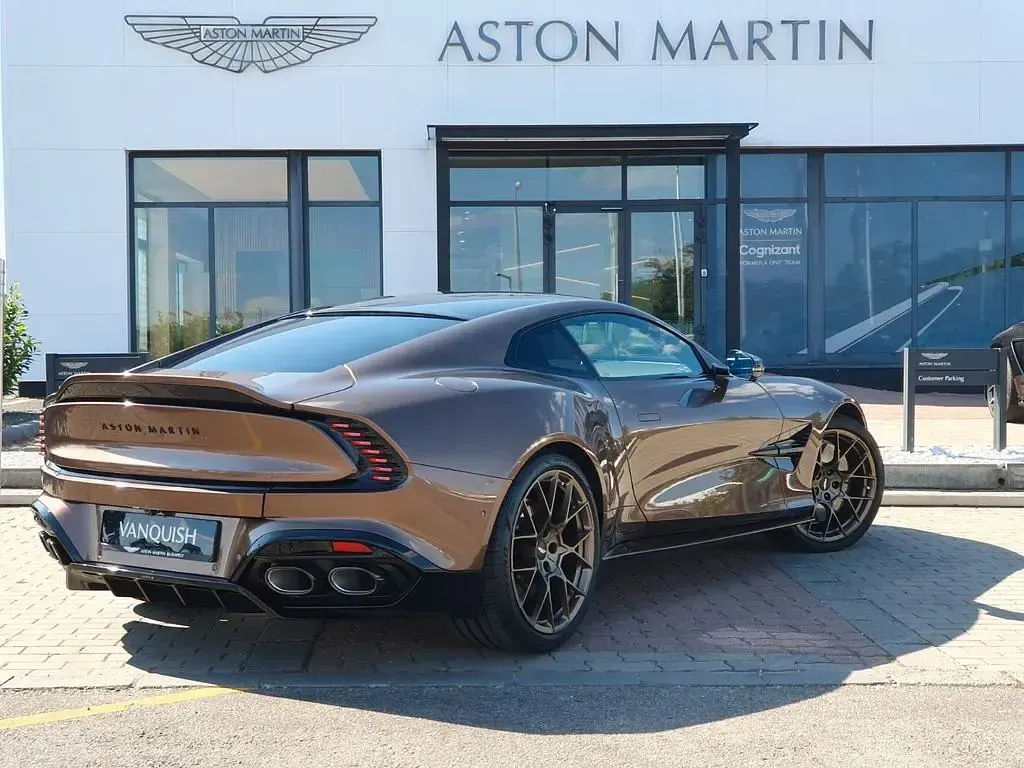 Neu Aston Martin Vanquish 835 PS (614 kW) 2026 Braun Coupé