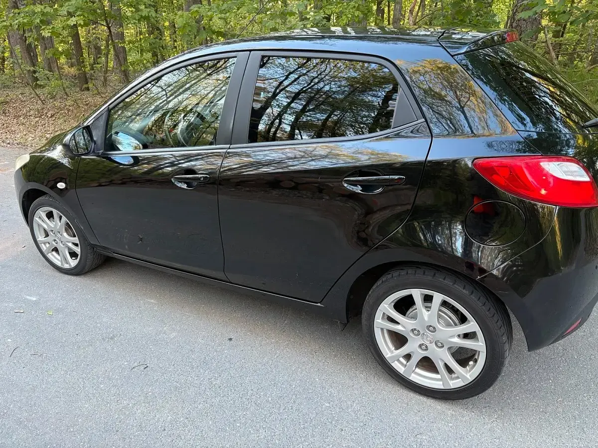 Gebraucht Mazda 2 83 PS (61 kW) 2008 Schwarz Kleinwagen