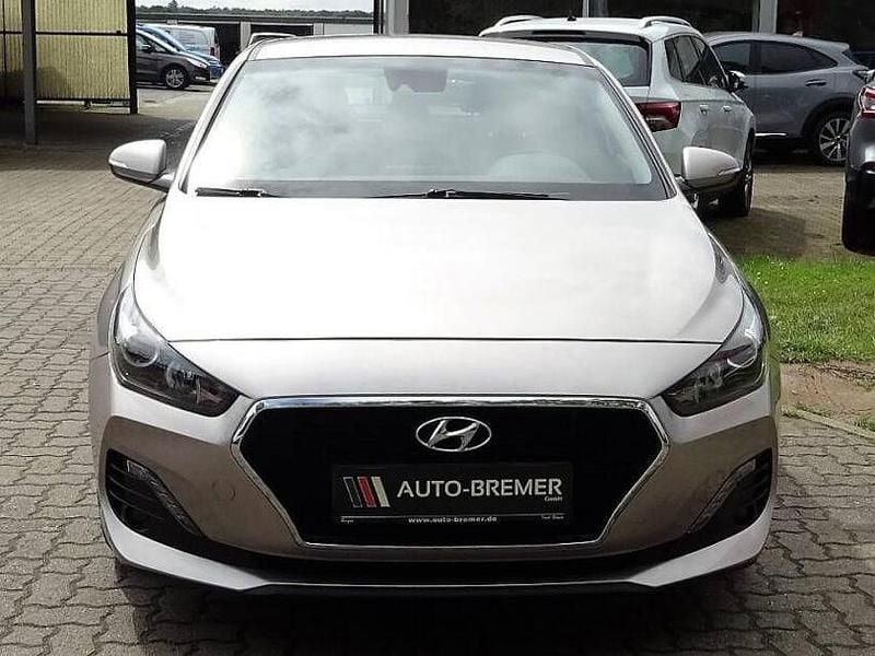 Gebraucht Hyundai i30 140 PS (102 kW) 2018 Silber Limousine