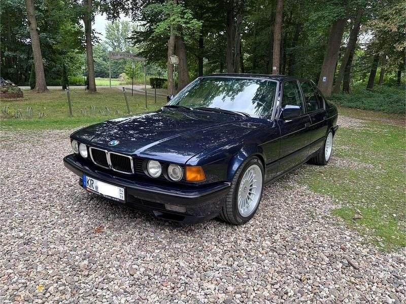 Blau Gebraucht 1995 BMW 740 Limousine | 19.900 € - Bild 1/4