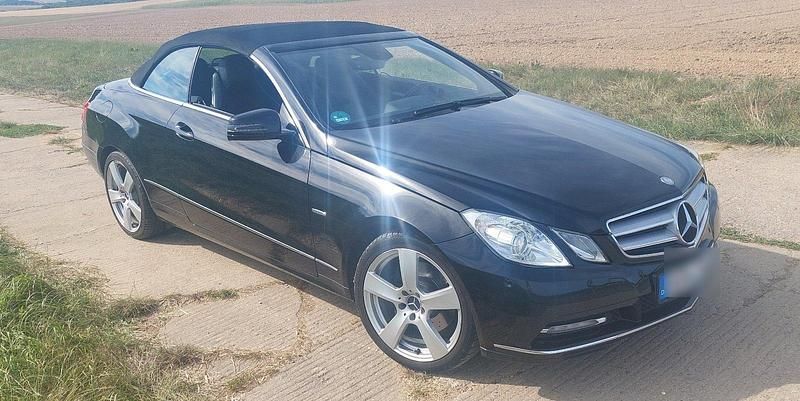 Schwarz Gebraucht 2012 Mercedes E200 Cabrio | 12.900 € (Guter Preis) - Bild 1/4
