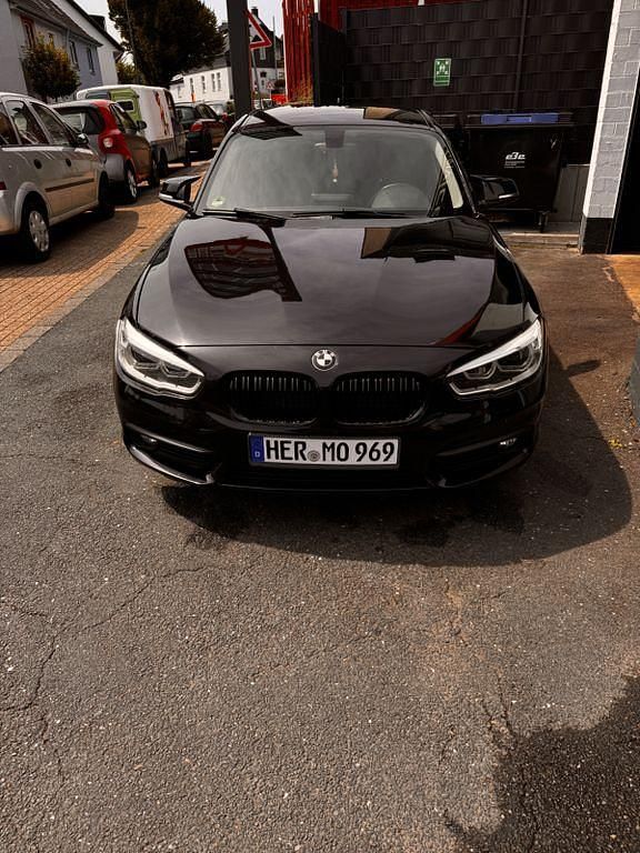 Schwarz Gebraucht 2016 BMW 116 Sport Line Kleinwagen | 7.300 € (Etwas zu teuer) - Bild 1/4