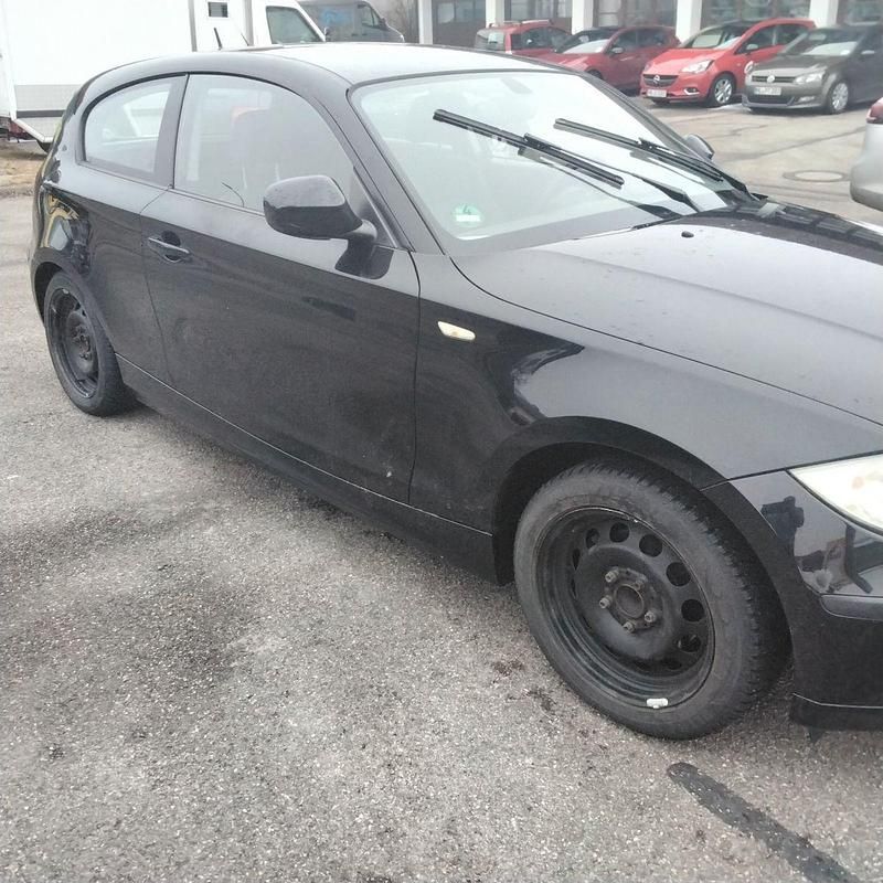 Gebraucht BMW 116 Sport Line 122 PS (89 kW) 2010 Schwarz Kleinwagen