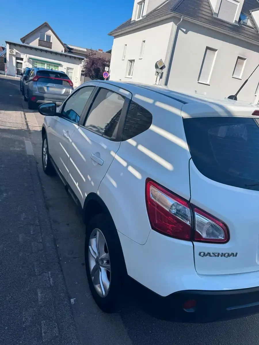 Gebraucht Nissan Qashqai 130 PS (95 kW) 2011 Weiß SUV