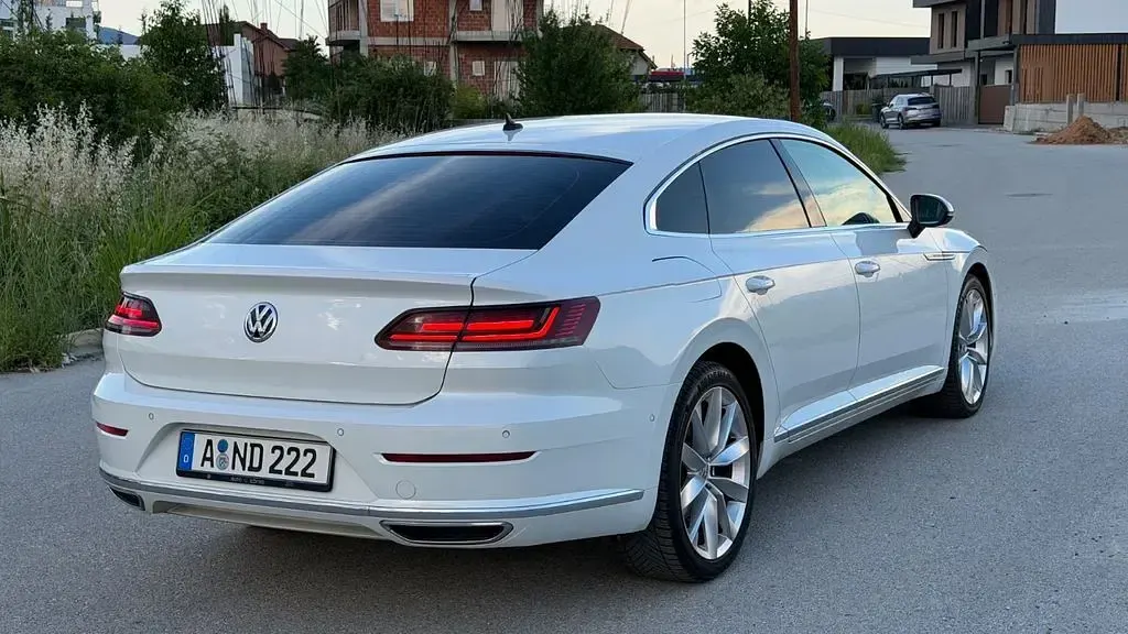 Gebraucht VW Arteon Elegance 150 PS (110 kW) 2017 Weiß Kleinwagen