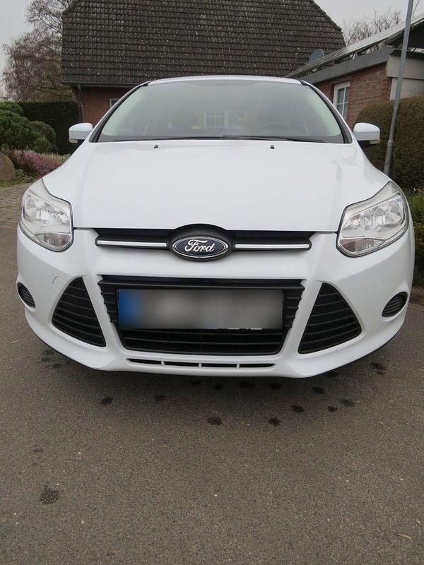 Gebraucht Ford Focus Trend 105 PS (77 kW) 2011 Weiß Kombi