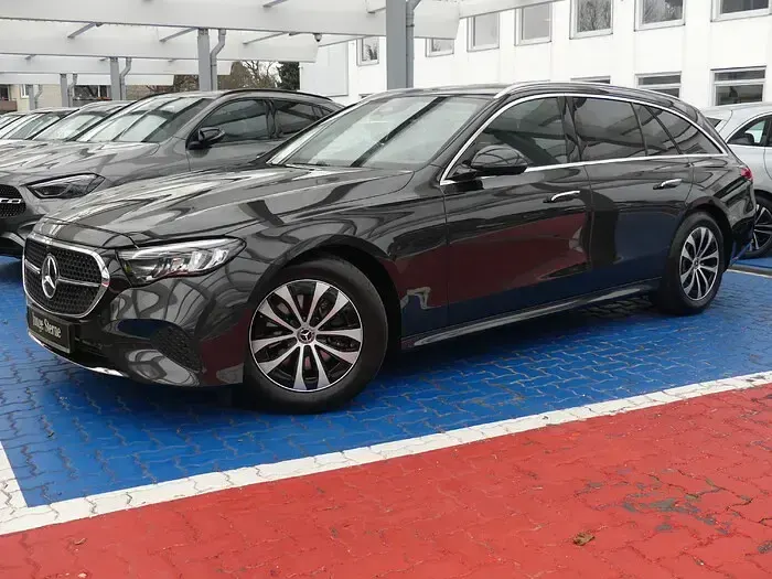 Gebraucht Mercedes E220 Advanced 197 PS (144 kW) 2025 Kombi