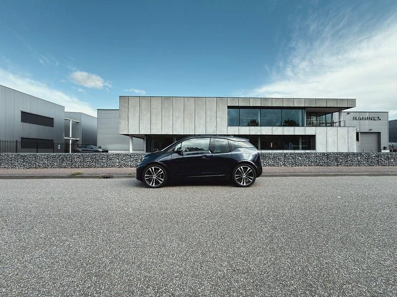 Blau Gebraucht 2021 BMW i3 Kleinwagen | 21.500 € (Fairer Preis) - Bild 1/4