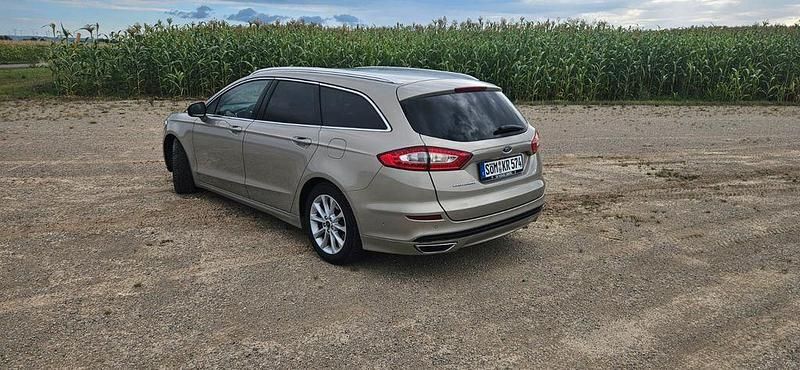 Gebraucht Ford Mondeo Titanium 179 PS (131 kW) 2015 Gold Limousine