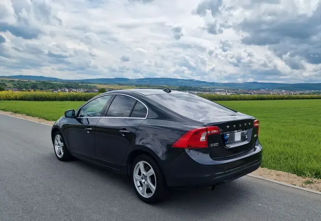 Gebraucht Volvo S60 Summum 163 PS (119 kW) 2011 Schwarz Limousine