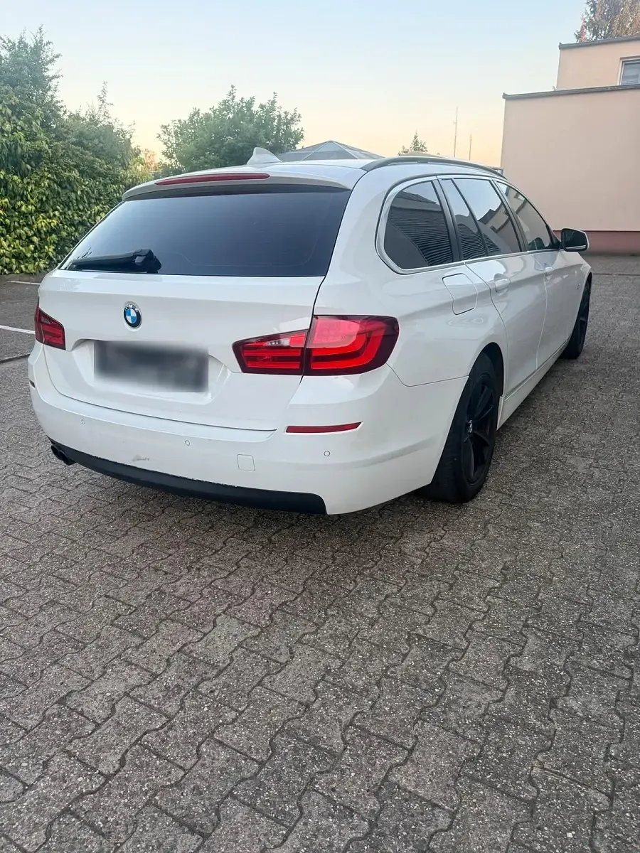 Gebraucht BMW 520 184 PS (135 kW) 2010 Schwarz Kombi