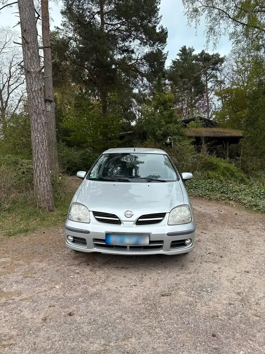 Gebraucht Nissan Almera Tino 116 PS (85 kW) 2005 Silber Van / Kleinbus
