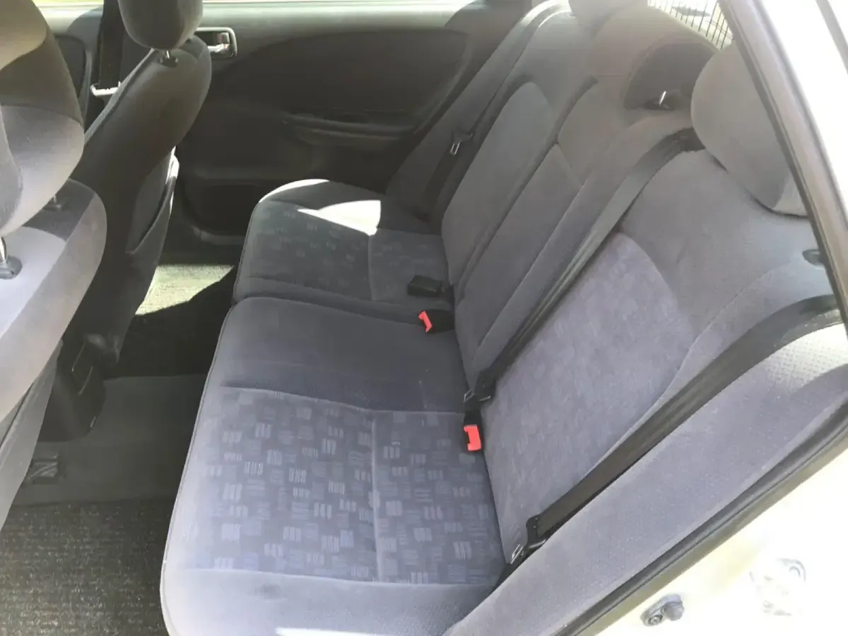 Gebraucht Toyota Avensis Sol 129 PS (94 kW) 2001 Silber Kombi