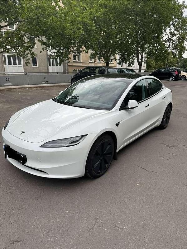 Gebraucht 2024 Tesla Model 3 Limousine | 47.000 € - Bild 1/4