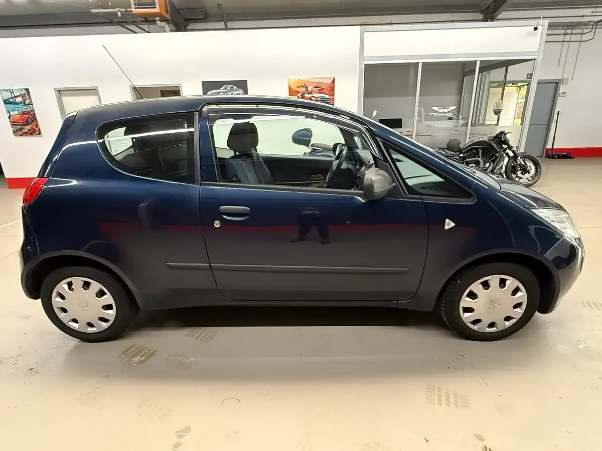 Gebraucht Mitsubishi Colt Inform 75 PS (55 kW) 2008 Blau Kleinwagen