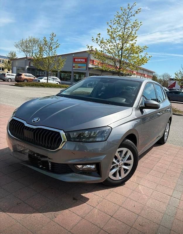 Grau Gebraucht 2024 Skoda Fabia Selection Limousine | 19.750 € (Fairer Preis) - Bild 1/4