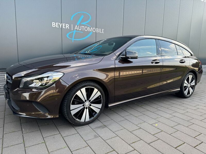 Braun Gebraucht 2017 Mercedes CLA200 Shooting Brake Night Kombi | 21.490 € (Guter Preis) - Bild 1/4