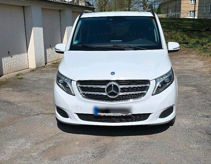 Weiß Gebraucht 2016 Mercedes V220 Van / Kleinbus | 26.800 € (Fairer Preis) - Bild 1/4